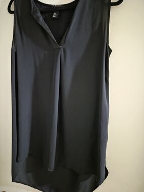 H&M Black Sleeveless V-Neck Camisole